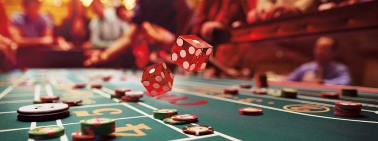 Tampilan platform pastiwd di perangkat mobile yang menampilkan sportsbook dan slot online